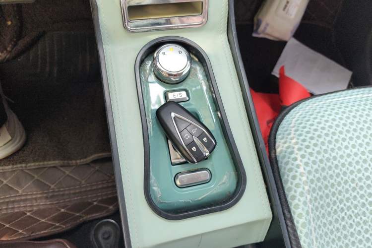 Used CHANGAN NEVO Lumin 2022 210km Sweet Edition Gear Lever