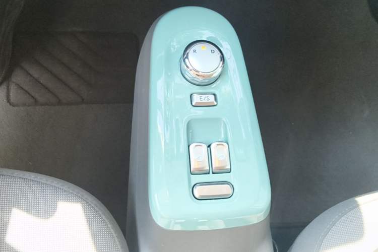Used CHANGAN NEVO Lumin 2022 155 km – Refreshingly Sweet Edition Gear Lever