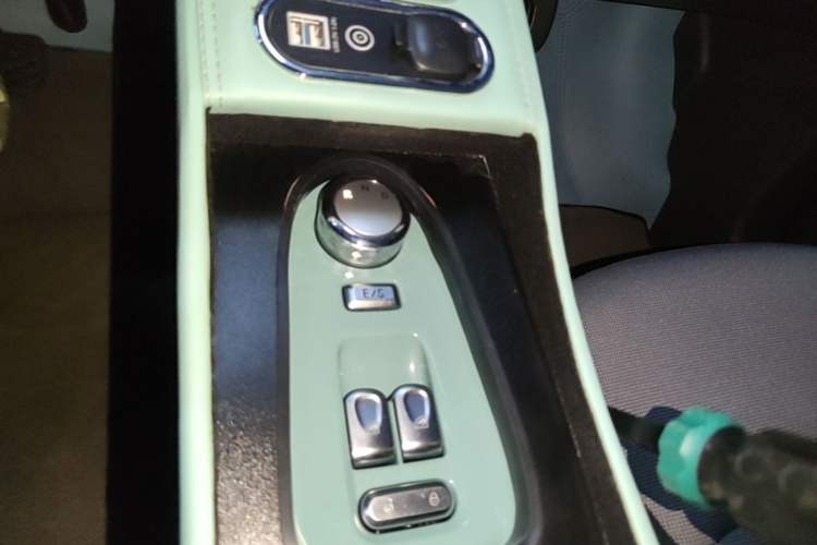 Used CHANGAN NEVO Lumin 2022 210km Sweet Edition Gear Lever