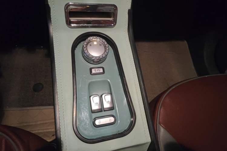 Used CHANGAN NEVO Lumin 2022 155 km – Refreshingly Sweet Edition Gear Lever