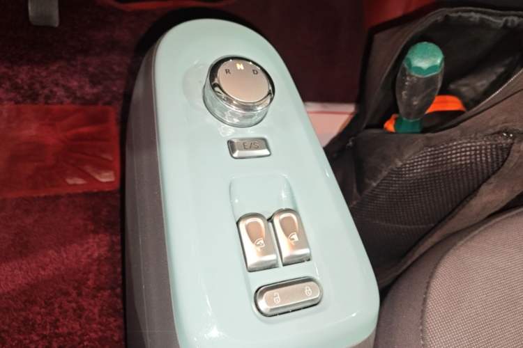 Used CHANGAN NEVO Lumin 2022 155 km – Refreshingly Sweet Edition Gear Lever