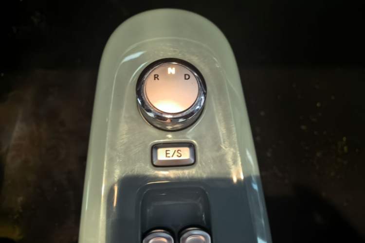 Used CHANGAN NEVO Lumin 2022 210km Sweet Edition Gear Lever