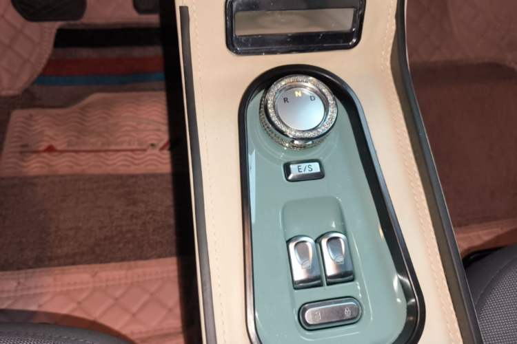 Used CHANGAN NEVO Lumin 2022 210km Sweet Edition Gear Lever