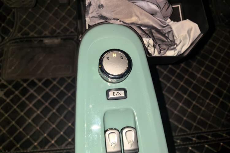 Used CHANGAN NEVO Lumin 2022 155 km – Refreshingly Sweet Edition Gear Lever