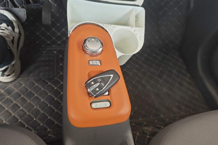 Used CHANGAN NEVO Lumin 2022 155 km – Refreshingly Sweet Edition Gear Lever