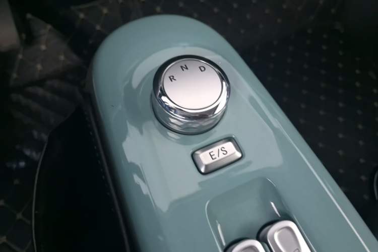 Used CHANGAN NEVO Lumin 2022 155 km – Refreshingly Sweet Edition Gear Lever