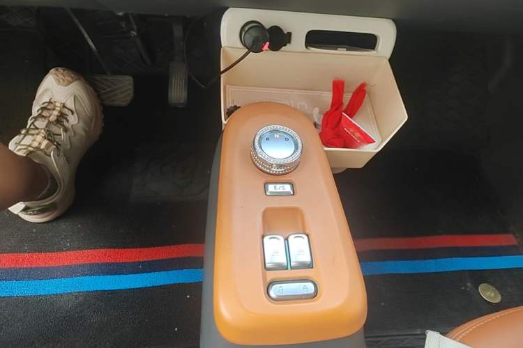 Used CHANGAN NEVO Lumin 2022 210km Sweet Edition Gear Lever