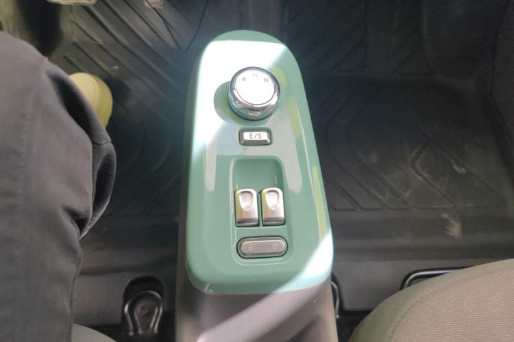 Used CHANGAN NEVO Lumin 2022 210km Sweet Edition Gear Lever