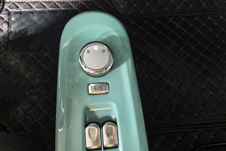 Used CHANGAN NEVO Lumin 2022 210km Sweet Edition Gear Lever