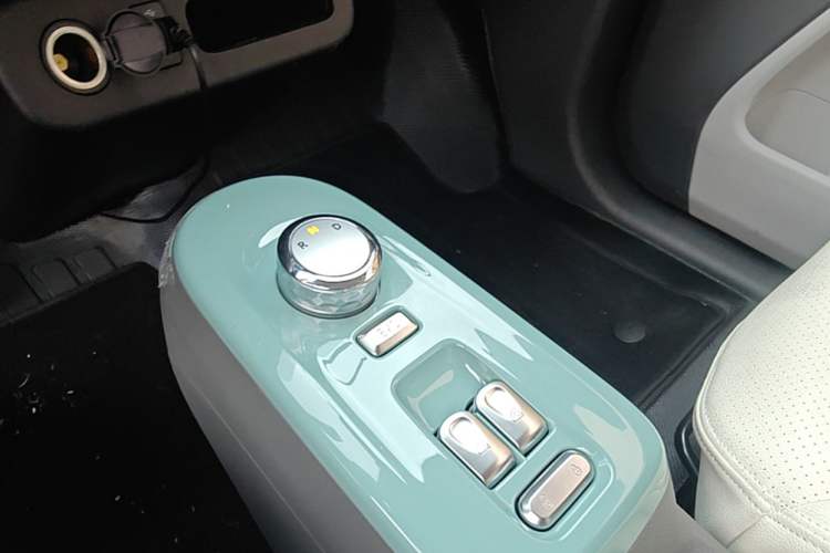 Used CHANGAN NEVO Lumin 2022 210km Sweet Edition Gear Lever