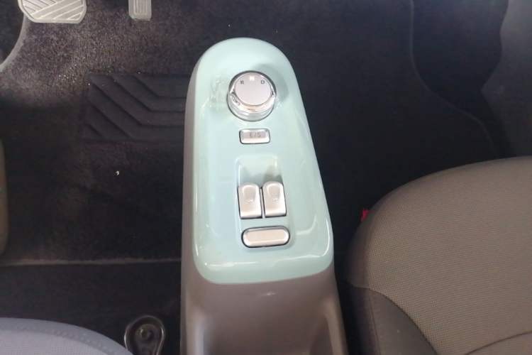Used CHANGAN NEVO Lumin 2022 155 km – Refreshingly Sweet Edition Gear Lever