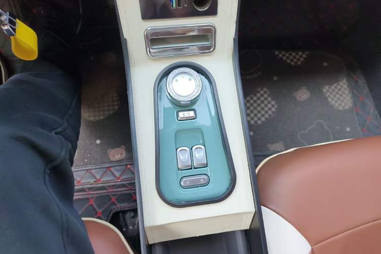 Used CHANGAN NEVO Lumin 2022 210km Sweet Edition Gear Lever