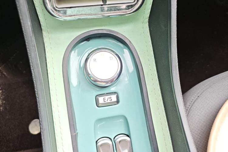 Used CHANGAN NEVO Lumin 2022 155 km – Refreshingly Sweet Edition Gear Lever