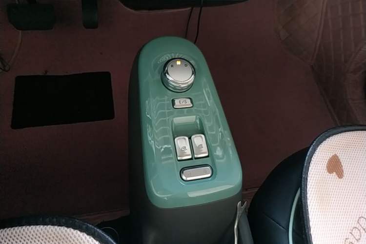 Used CHANGAN NEVO Lumin 2022 210km Sweet Edition Gear Lever