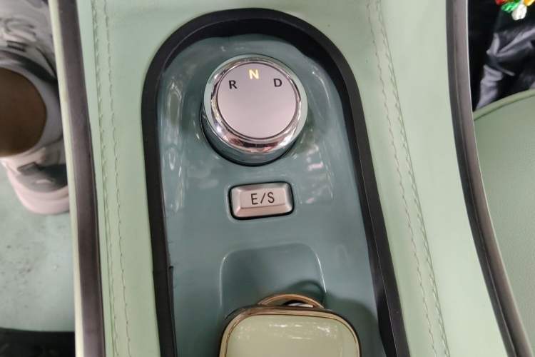 Used CHANGAN NEVO Lumin 2022 155 km – Refreshingly Sweet Edition Gear Lever