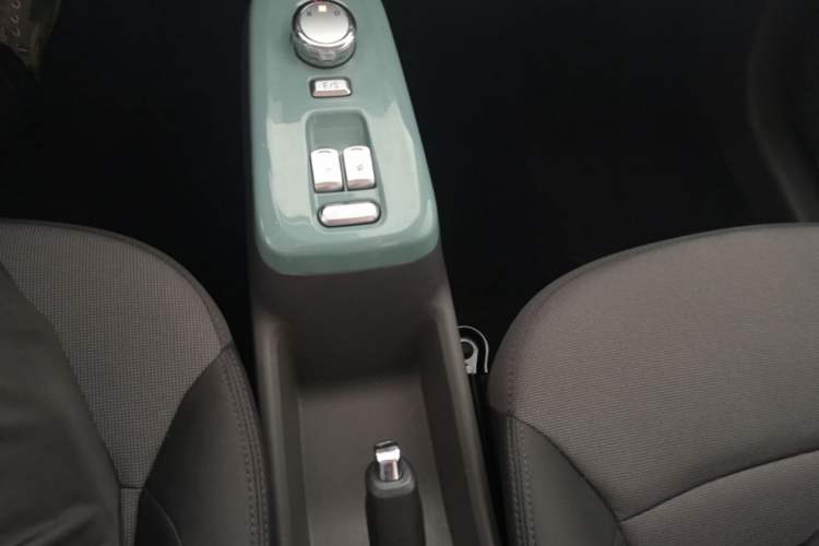 Used CHANGAN NEVO Lumin 2022 210km Sweet Edition Gear Lever