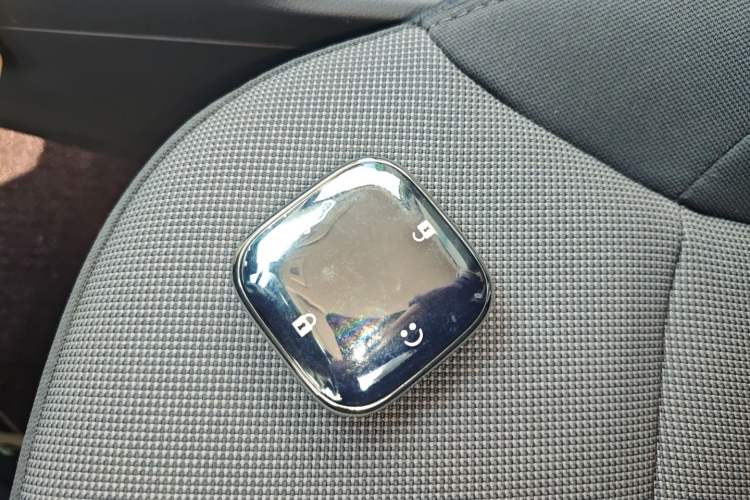 Used CHANGAN NEVO Lumin 2022 301km Honey-Sweet Version Interior 1