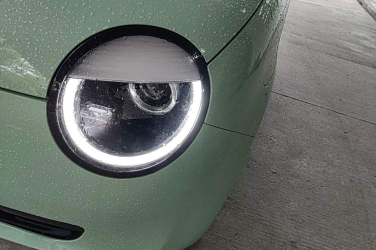 Used CHANGAN NEVO Lumin 2022 155 km – Refreshingly Sweet Edition Left Front Headlight