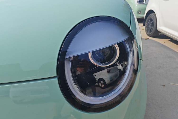 Used CHANGAN NEVO Lumin 2022 155 km – Refreshingly Sweet Edition Left Front Headlight