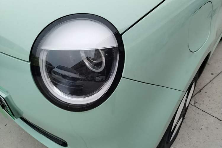 Used CHANGAN NEVO Lumin 2022 155 km – Refreshingly Sweet Edition Left Front Headlight