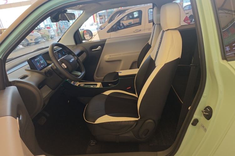Used CHANGAN NEVO Lumin 2022 155 km – Refreshingly Sweet Edition Left Front Seat
