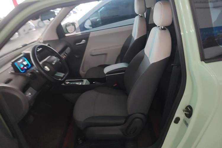 Used CHANGAN NEVO Lumin 2022 155 km – Refreshingly Sweet Edition Left Front Seat