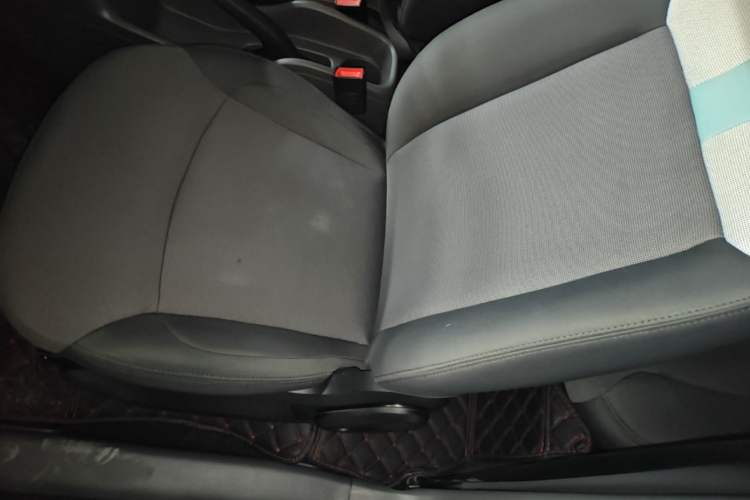 Used CHANGAN NEVO Lumin 2022 155 km – Refreshingly Sweet Edition Left Front Seat