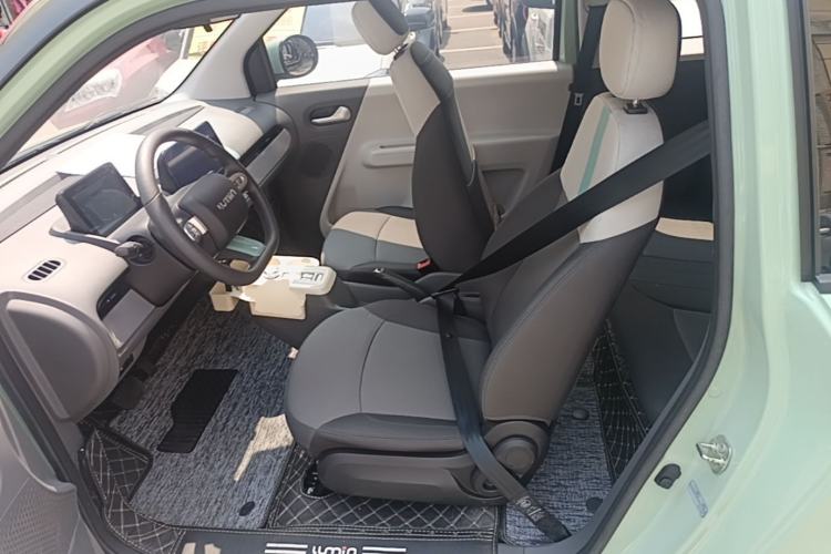 Used CHANGAN NEVO Lumin 2022 155 km – Refreshingly Sweet Edition Left Front Seat