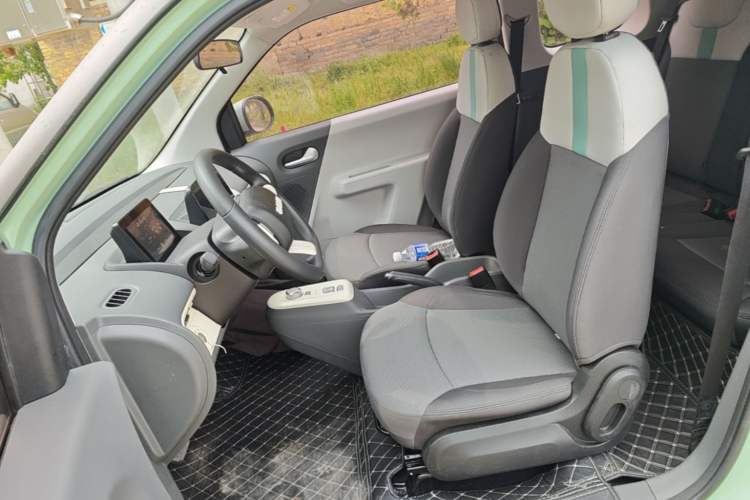 Used CHANGAN NEVO Lumin 2022 155 km – Refreshingly Sweet Edition Left Front Seat