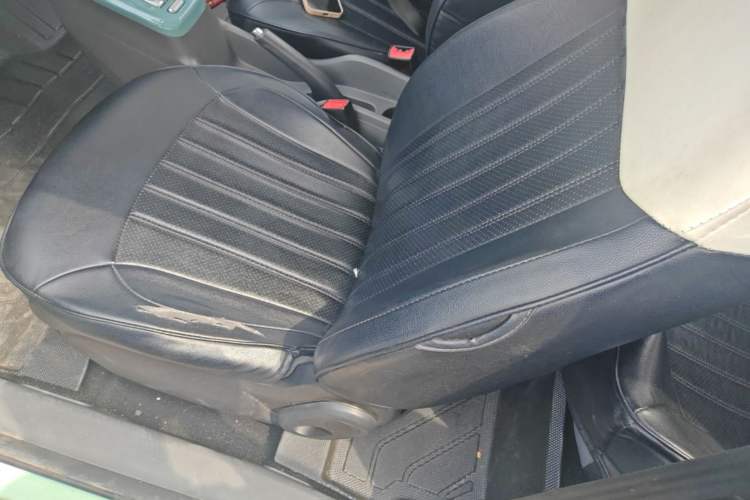 Used CHANGAN NEVO Lumin 2022 155 km – Refreshingly Sweet Edition Left Front Seat