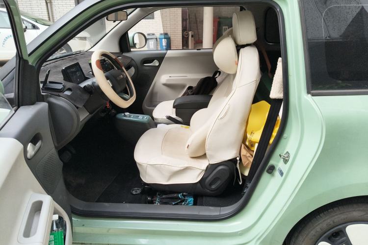 Used CHANGAN NEVO Lumin 2022 155 km – Refreshingly Sweet Edition Left Front Seat