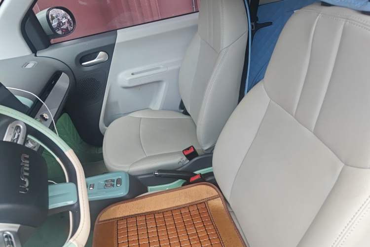 Used CHANGAN NEVO Lumin 2022 155 km – Refreshingly Sweet Edition Left Front Seat