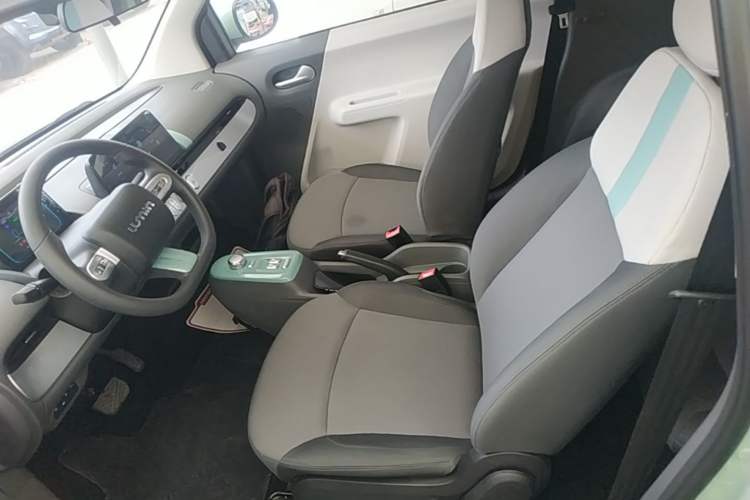 Used CHANGAN NEVO Lumin 2022 155 km – Refreshingly Sweet Edition Left Front Seat