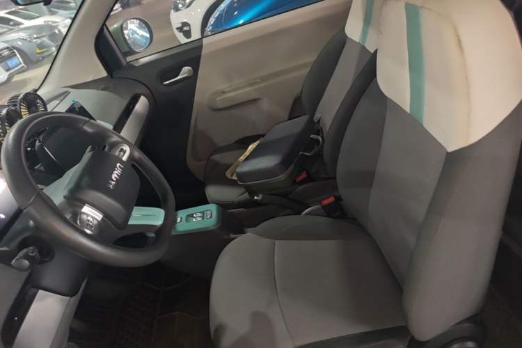 Used CHANGAN NEVO Lumin 2022 155 km – Refreshingly Sweet Edition Left Front Seat
