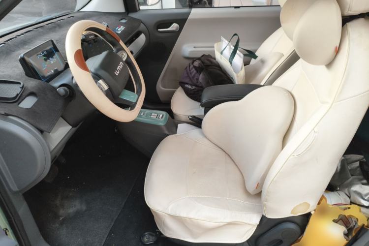 Used CHANGAN NEVO Lumin 2022 155 km – Refreshingly Sweet Edition Left Front Seat