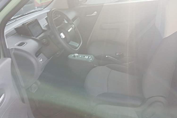 Used CHANGAN NEVO Lumin 2022 155 km – Refreshingly Sweet Edition Left Front Seat