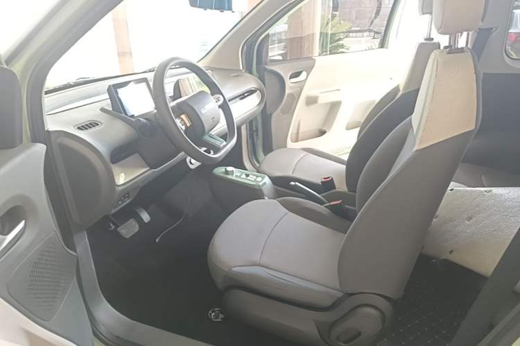 Used CHANGAN NEVO Lumin 2022 155 km – Refreshingly Sweet Edition Left Front Seat