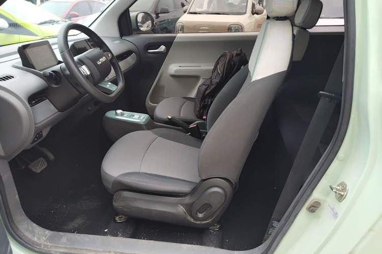 Used CHANGAN NEVO Lumin 2022 155 km – Refreshingly Sweet Edition Left Front Seat