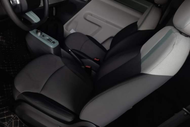 Used CHANGAN NEVO Lumin 2022 155 km – Refreshingly Sweet Edition Left Front Seat