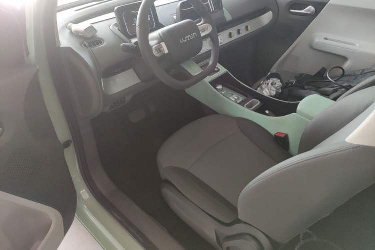Used CHANGAN NEVO Lumin 2022 155 km – Refreshingly Sweet Edition Left Front Seat