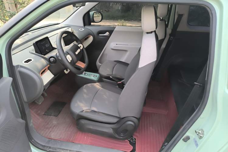 Used CHANGAN NEVO Lumin 2022 155 km – Refreshingly Sweet Edition Left Front Seat