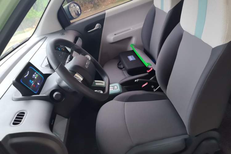 Used CHANGAN NEVO Lumin 2022 155 km – Refreshingly Sweet Edition Left Front Seat
