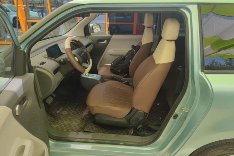 Used CHANGAN NEVO Lumin 2022 155 km – Refreshingly Sweet Edition Left Front Seat