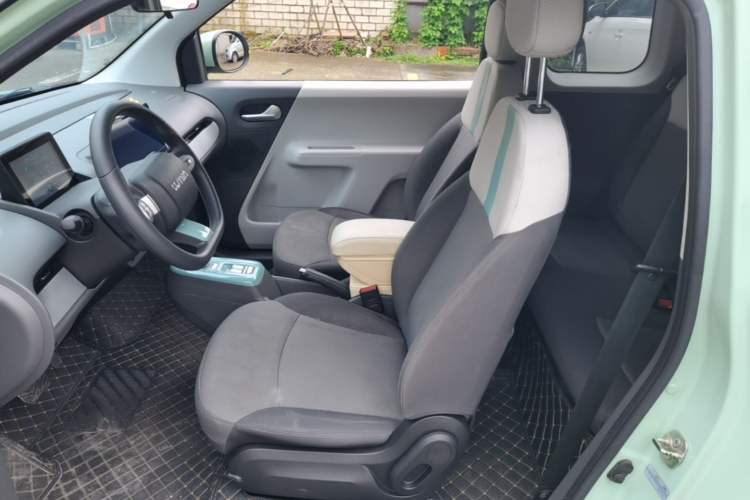 Used CHANGAN NEVO Lumin 2022 155 km – Refreshingly Sweet Edition Left Front Seat