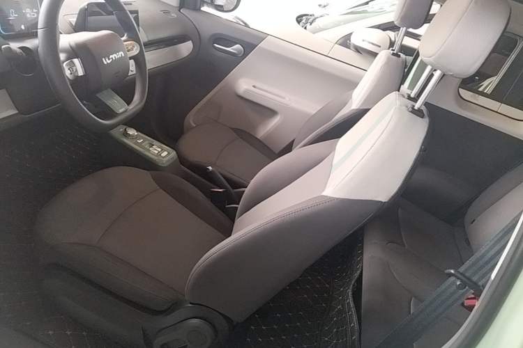 Used CHANGAN NEVO Lumin 2022 155 km – Refreshingly Sweet Edition Left Front Seat