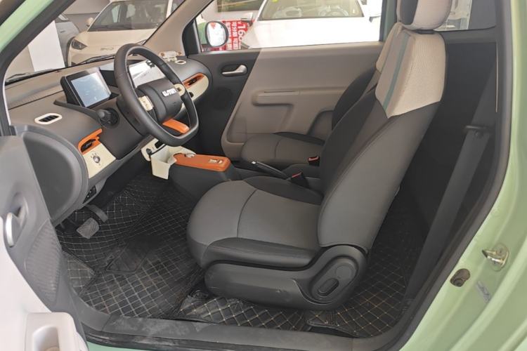 Used CHANGAN NEVO Lumin 2022 155 km – Refreshingly Sweet Edition Left Front Seat