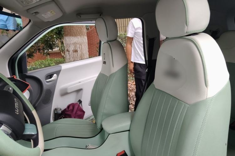 Used CHANGAN NEVO Lumin 2022 155 km – Refreshingly Sweet Edition Left Front Seat