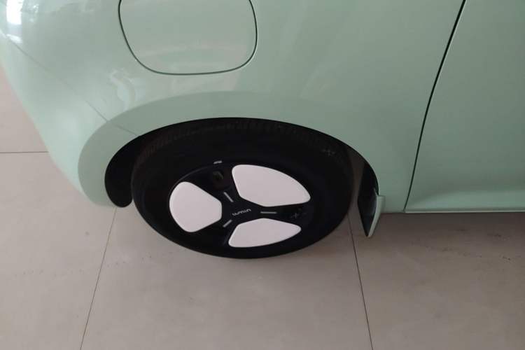Used CHANGAN NEVO Lumin 2022 155 km – Refreshingly Sweet Edition Left Front Wheel Hub