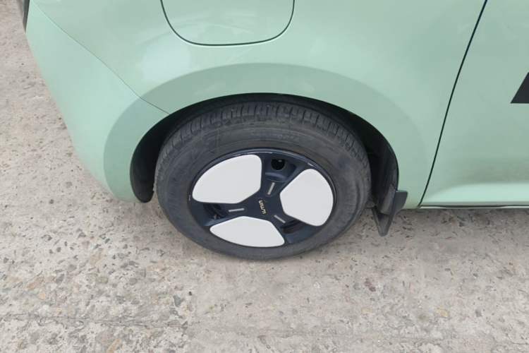 Used CHANGAN NEVO Lumin 2022 155 km – Refreshingly Sweet Edition Left Front Wheel Hub