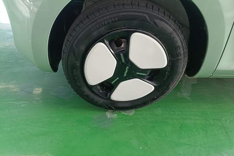Used CHANGAN NEVO Lumin 2022 155 km – Refreshingly Sweet Edition Left Front Wheel Hub